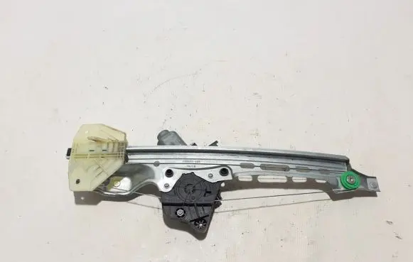 Rear window lifting mechanism without motor
