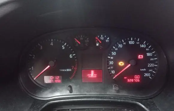Speedometer (instrument cluster)