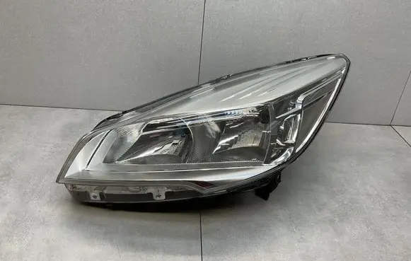 Ford Kuga II Headlight/headlamp CV4413W030BE