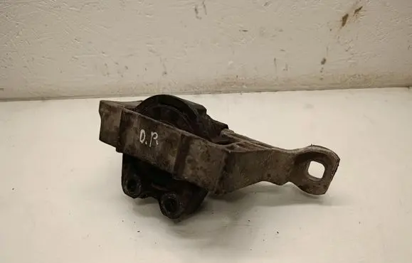 Volvo V50 Engine mount bracket 
