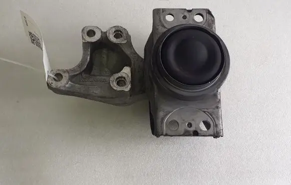 Citroen DS5 Engine mount bracket 9681855180