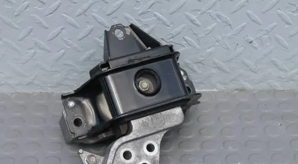 Mitsubishi Eclipse Cross Engine mounting bracket 1091A349 PODUSZKA-SILNIKA