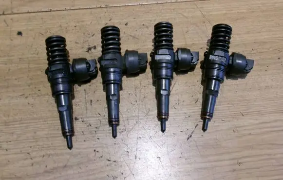 Audi A4 S4 B6 8E 8H Fuel injector 038130073BA