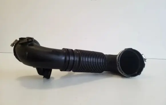 Land Rover Evoque II Turbo air intake inlet pipe/hose M8D29C623AC