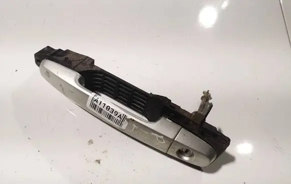 Toyota Avensis T250 Front door exterior handle