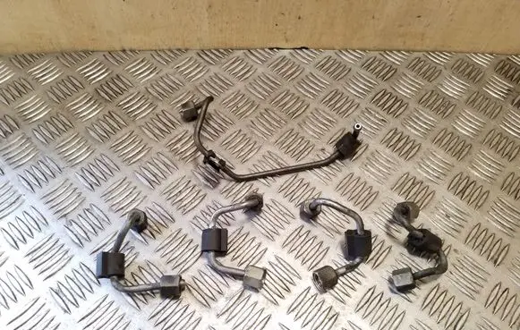 Fuel injector supply line/pipe