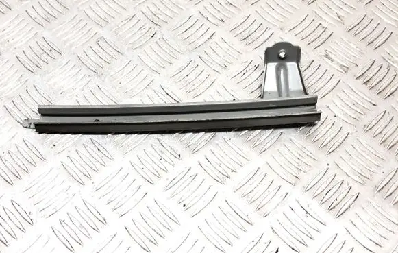 Toyota Prius (XW20) Front door glass trim molding 