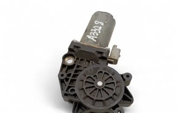Citroen Xsara Picasso Front door window regulator motor 0130821762