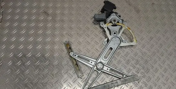 Toyota Avensis T270 Front door window regulator motor 8570102010