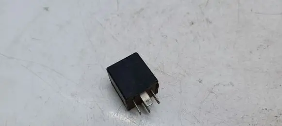 Volkswagen PASSAT B4 Other relay 443951307B