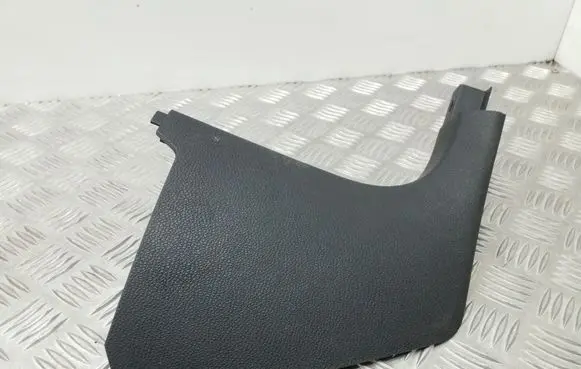 Foot area side trim