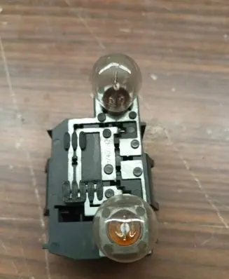 Renault Megane I Tail light bulb cover holder 37410751
