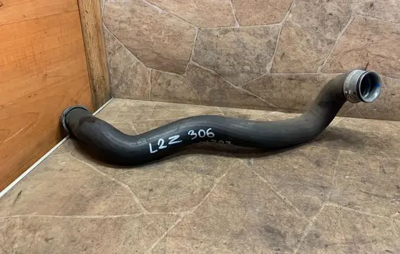 Mercedes-Benz E C207 W207 Engine coolant pipe/hose 