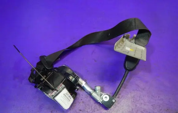 Chevrolet Aveo Front seatbelt 621965300A