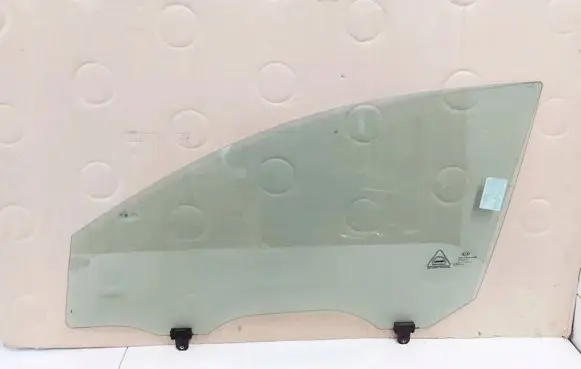 KIA Sportage Front door window glass four-door