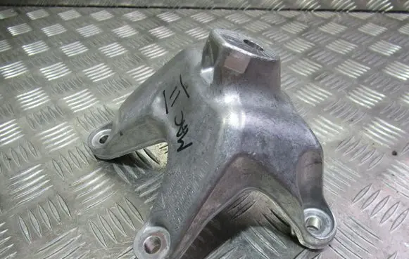 Porsche Macan (95B) Engine mount bracket