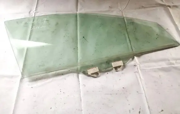 Honda Accord Front door window glass four-door