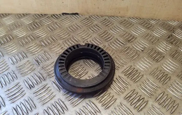 Volkswagen PASSAT B8 Front upper strut mount 