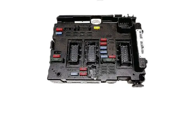 Peugeot 207 Fuse module 9657608780