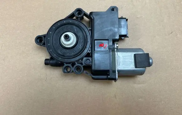 Hyundai i40 Rear door window regulator motor 1137328730