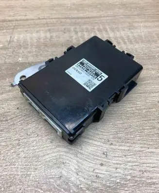Toyota Yaris Power management control unit 896900D050 1028500830