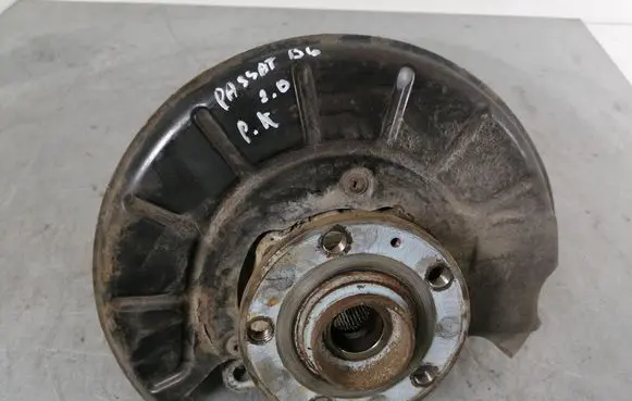 Volkswagen PASSAT B6 Front wheel hub 3C0407257G