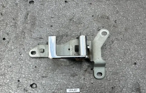 Mitsubishi Pajero Front door interior handle MB177676