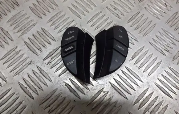 Chrysler 300M Steering wheel buttons/switches 