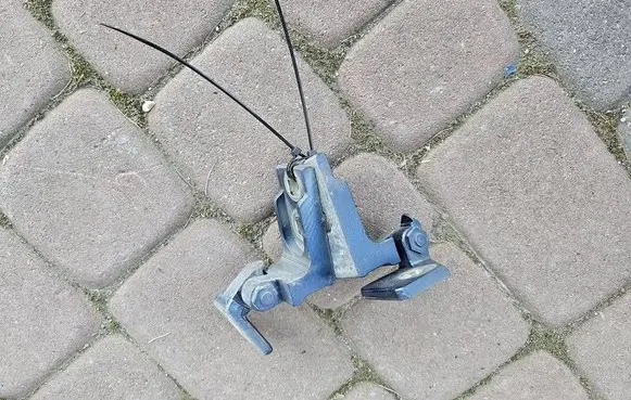 Opel Corsa E Front door lower hinge