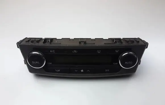 Toyota Avensis T270 Air conditioner control unit module 5590005470