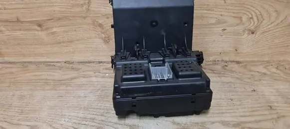 Volvo XC70 Fuse module 30795114 28073267