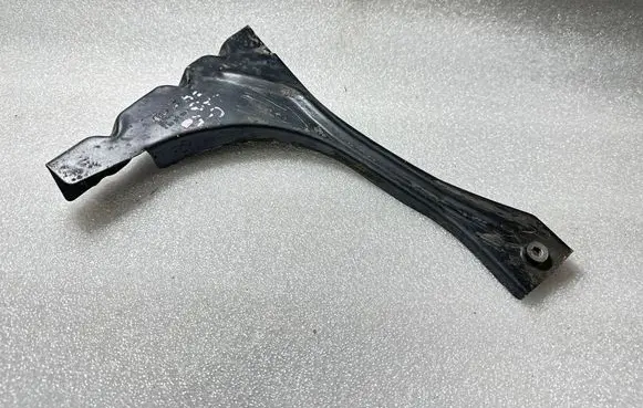 Audi A6 S6 C5 4B Fender mounting bracket 4B0821138A