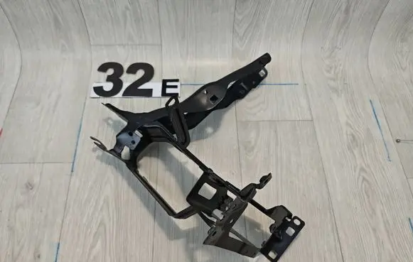 BMW X3 G01 Headlight/headlamp mounting bracket 7400114