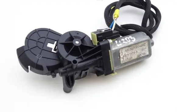 Mercedes-Benz C W203 Seat adjustment motor A2038202042