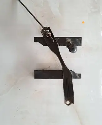 Toyota Avensis T270 Battery bracket