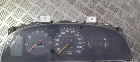 Mazda 626 Speedometer (instrument cluster) PLH90B