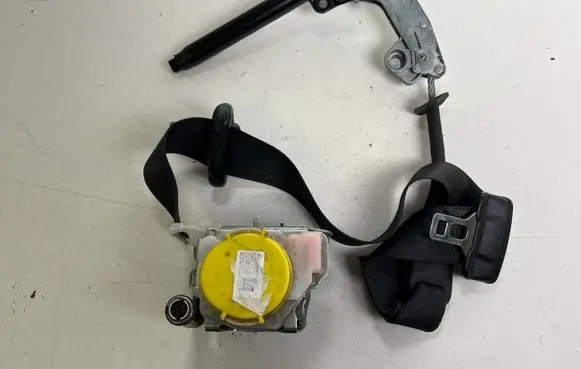 Ford Mustang VI Front seatbelt FR3B63612D64AG