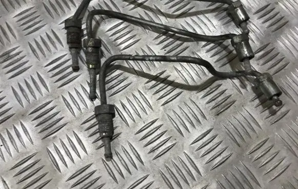 Toyota Avensis T220 Fuel line pipe