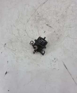 BMW 7 E32 Fuel pressure regulator 0280160249