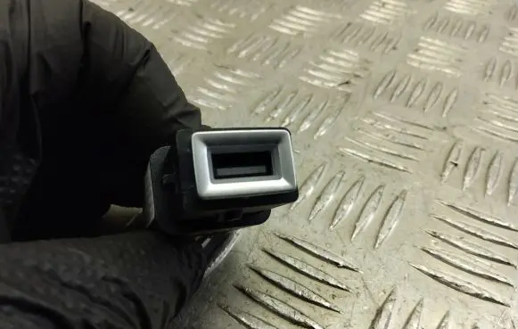 Opel Mokka X USB socket connector 98217039DX 9824334377
