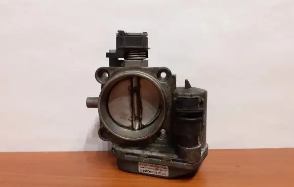 Mercedes-Benz E W210 Throttle valve 0205003046 1121410025