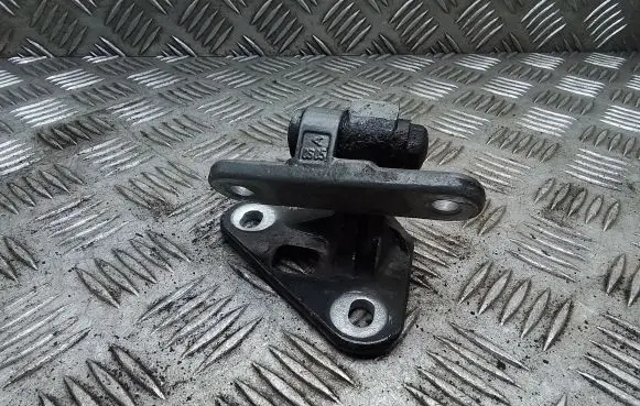 Mercedes-Benz CLS C219 Front door upper hinge