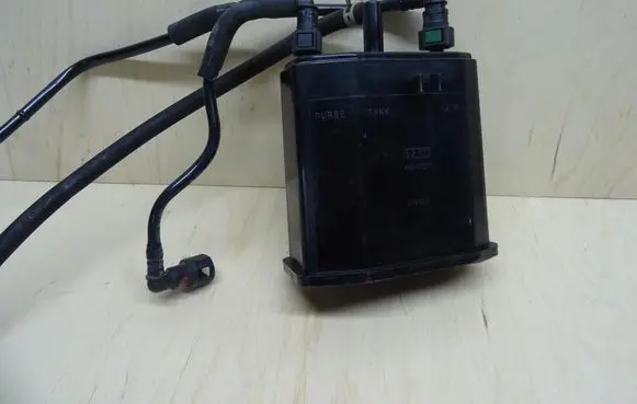 Suzuki Swift II Active carbon filter fuel vapour canister 