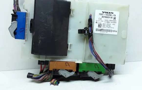 Volvo V70 Fuse module 30765624 7G9T14C256FA