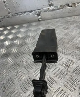 Volkswagen Tiguan Front door check strap stopper 5n0837267