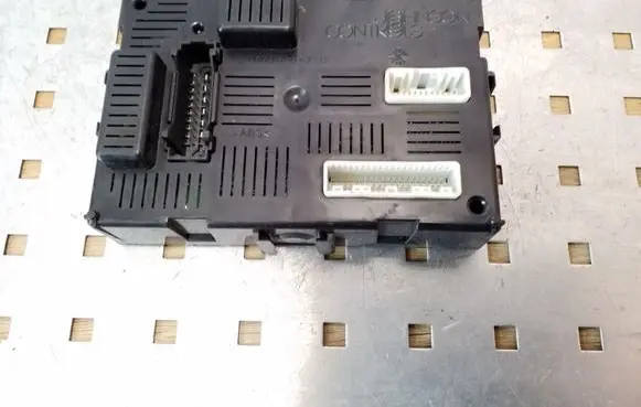 Nissan Note (E11) Comfort/convenience module 284B29U00A 216693907