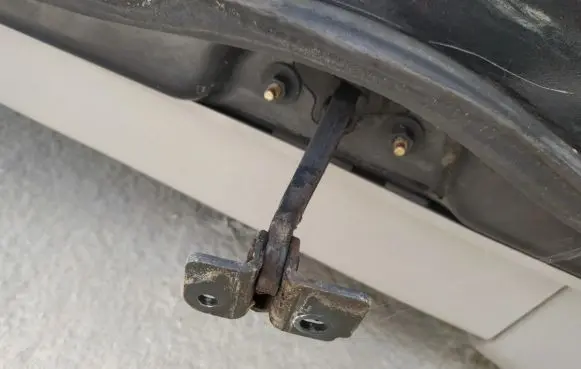 Chrysler Pacifica Rear door check strap stopper