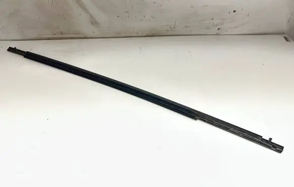 Toyota Sienna XL40 IV Front door glass trim molding