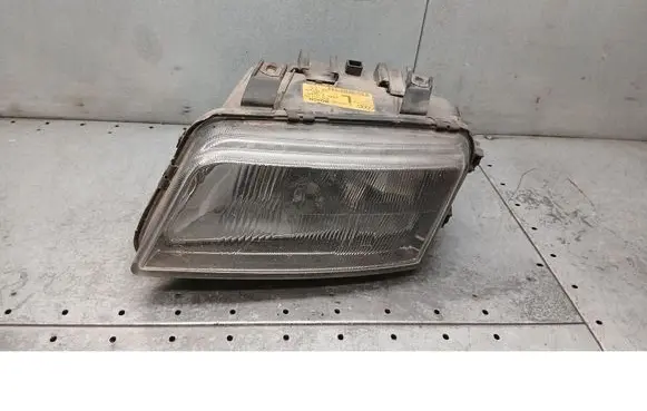 Audi A4 S4 B5 8D Front reflector 8D0941003E