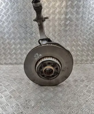 Mercedes-Benz C W205 Front wheel hub 